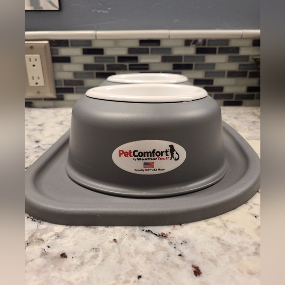 WeatherTech Elevated Pet Feeding System - Picture 4 of 8